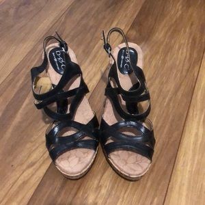 Strappy black/tan wedges